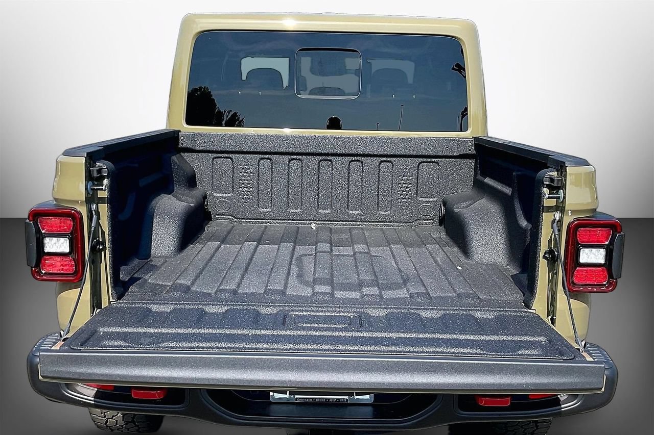 New 2026 Jeep Gladiator Rubicon w/ Steel Power Dome Hood Package AWD/4WD image 20