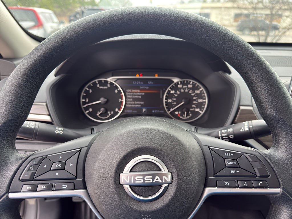 Used 2024 Nissan Altima 2.5 SV FWD image 19
