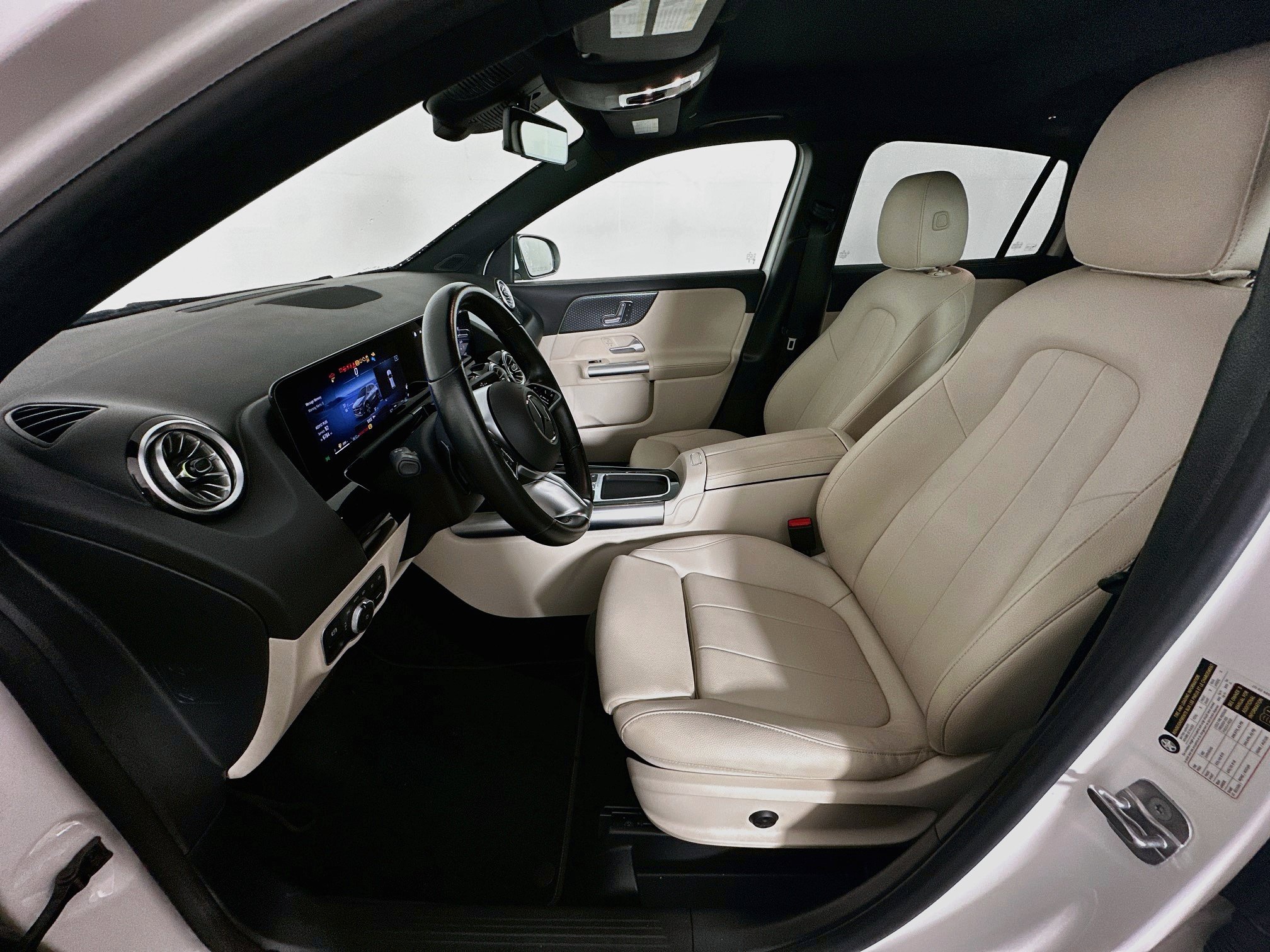 Used 2025 Mercedes-Benz GLA 250 image 12