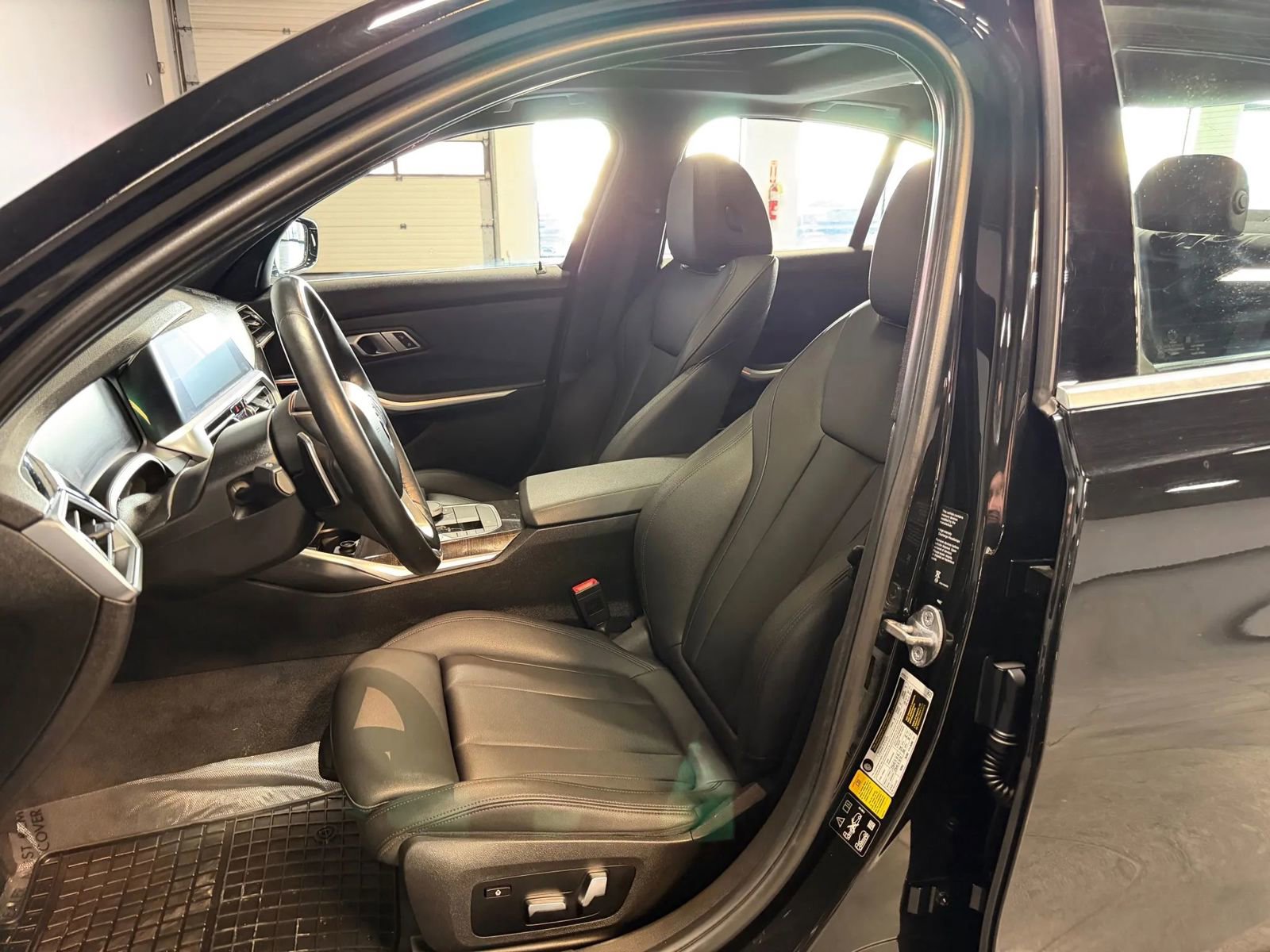 Used 2019 BMW 330i xDrive Sedan w/ Driving Assistance Package AWD/4WD image 14