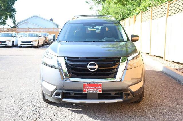 Certified 2025 Nissan Pathfinder Platinum FWD image 4