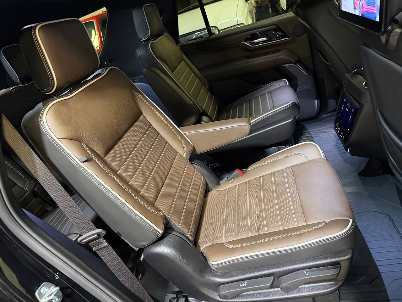 Used 2026 GMC Yukon Denali Ultimate AWD/4WD image 19