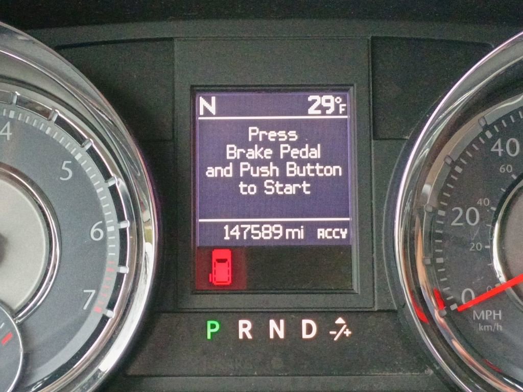 Used 2015 Chrysler Town & Country Touring w/ Driver Convenience Group image 25