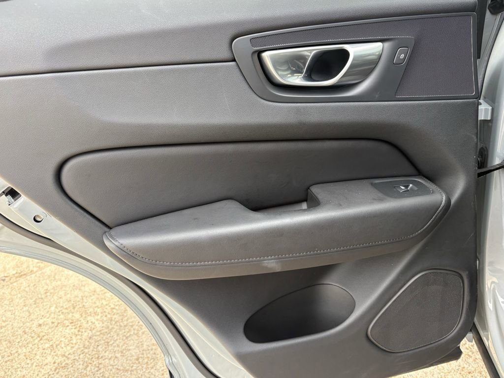 Used 2024 Volvo XC60 B5 Core image 24