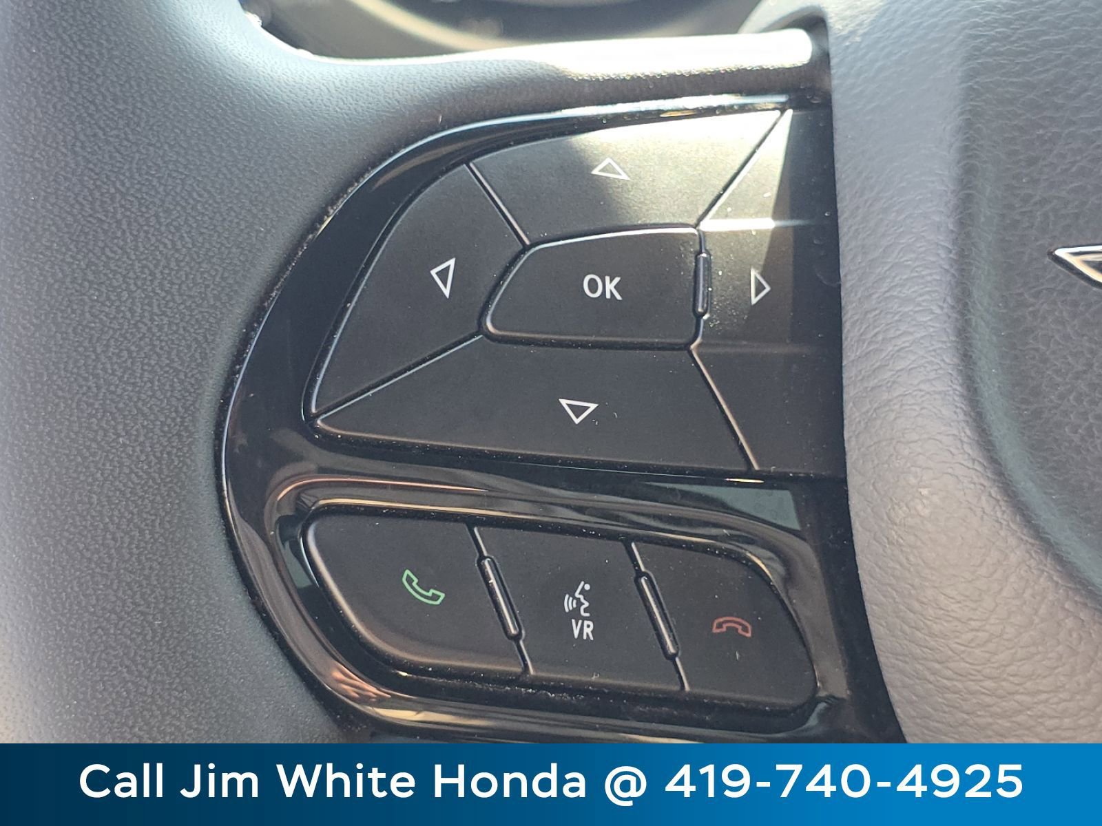 Used 2024 Chrysler Pacifica Limited FWD image 31