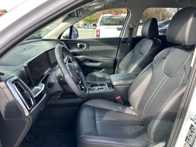 Used 2025 Kia Sorento EX image 12