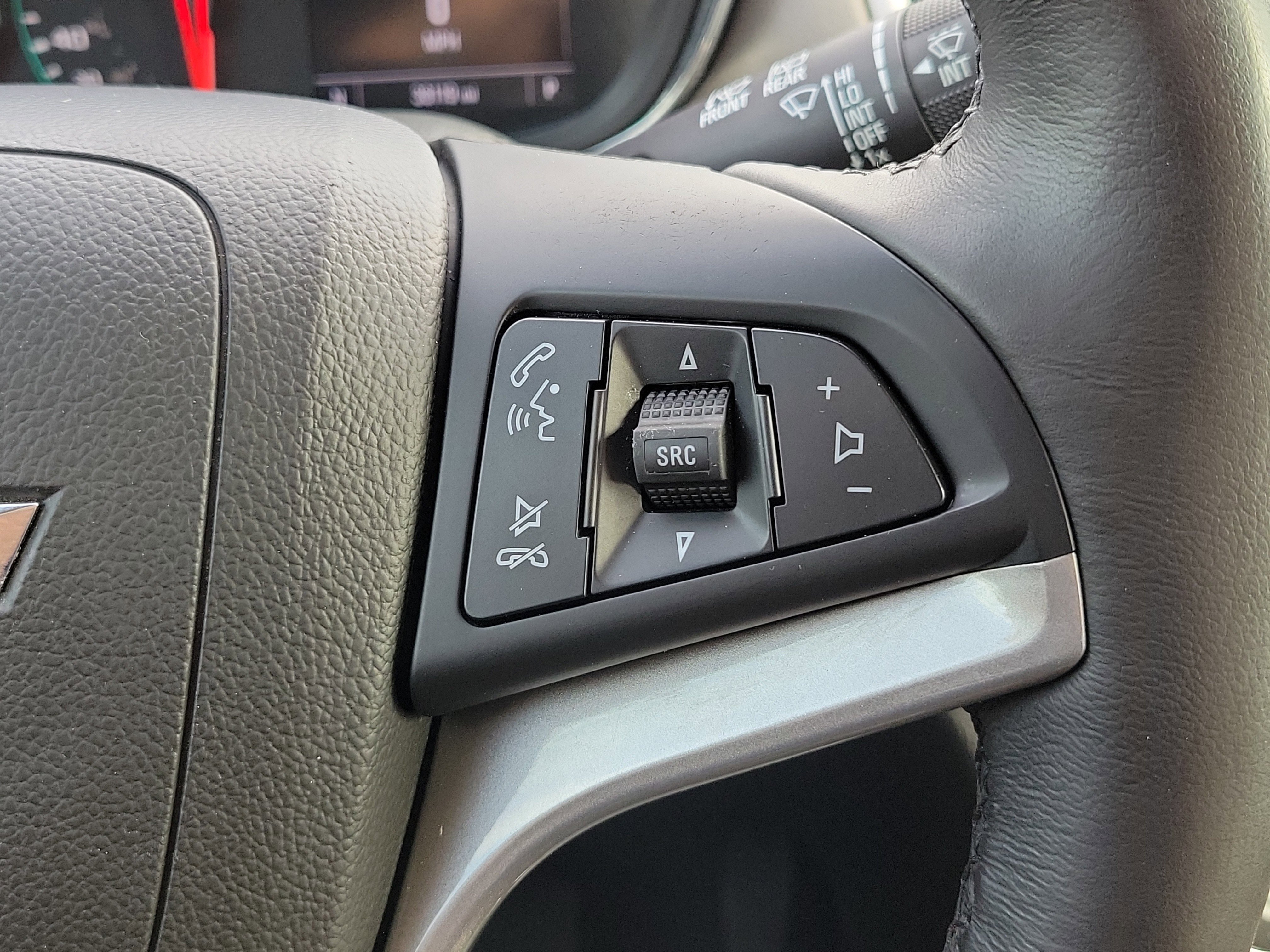 Used 2022 Chevrolet Trax LT w/ Redline Edition image 27