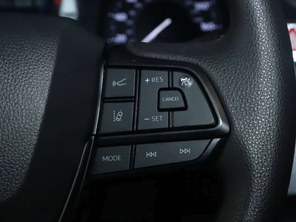Used 2025 Toyota Sienna LE FWD image 22