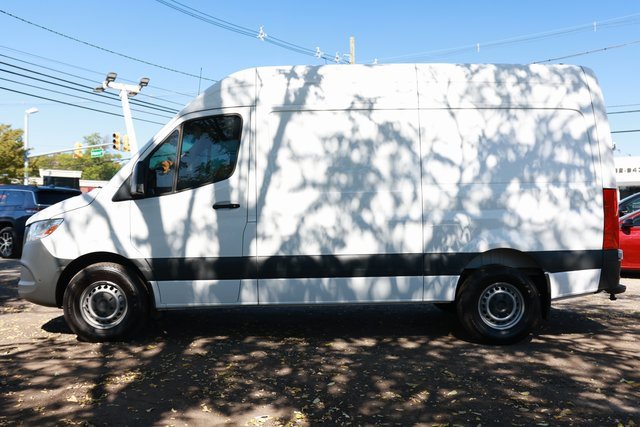 Used 2023 Mercedes-Benz Sprinter 144 Cargo image 4