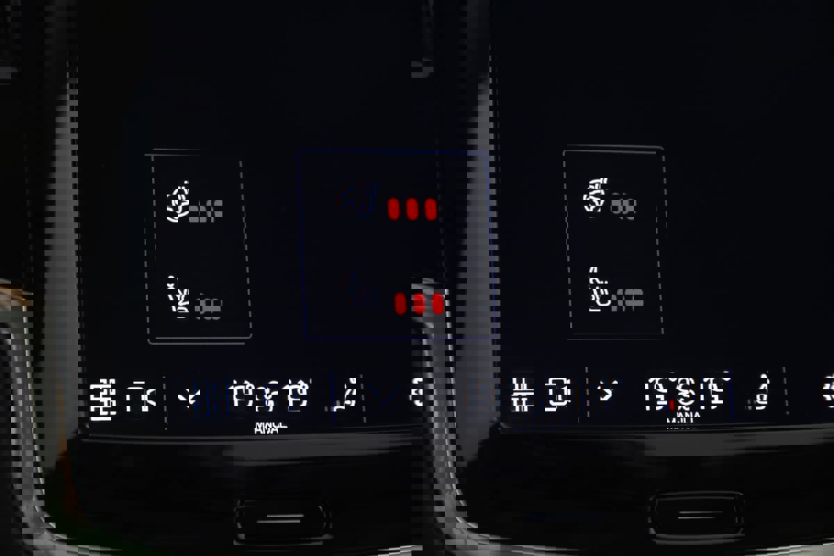 Used 2023 Volvo XC90 B6 Plus w/ Protection Package Premier image 8