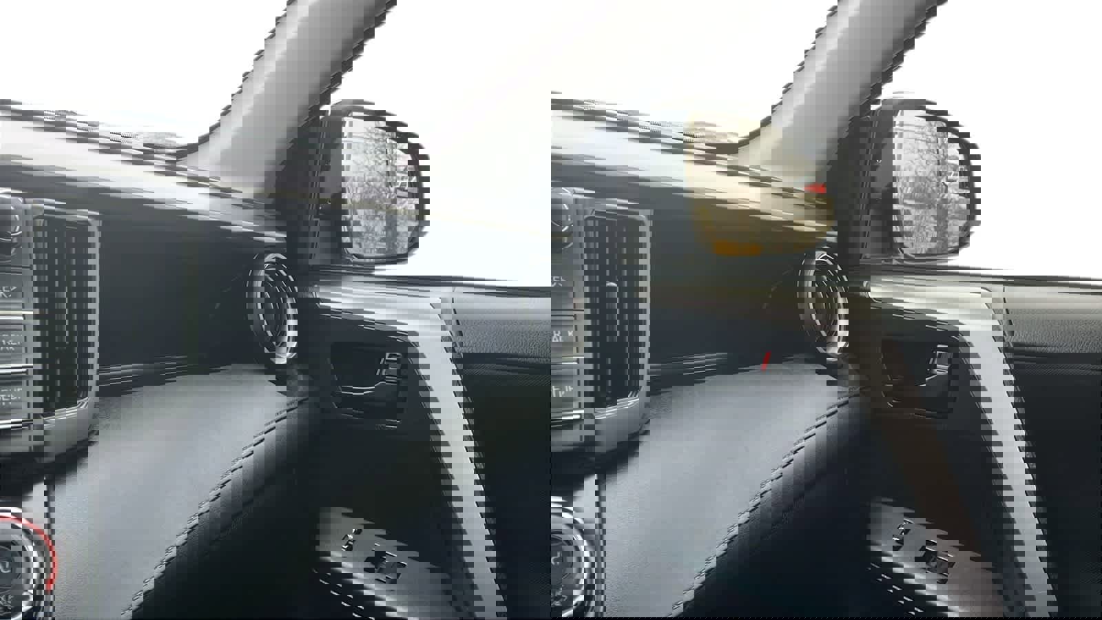 Used 2018 Toyota RAV4 LE image 20