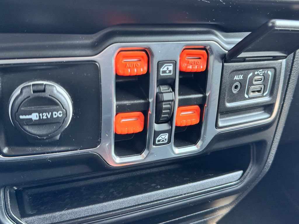 Used 2022 Jeep Gladiator Overland w/ LED Lighting Group AWD/4WD image 23