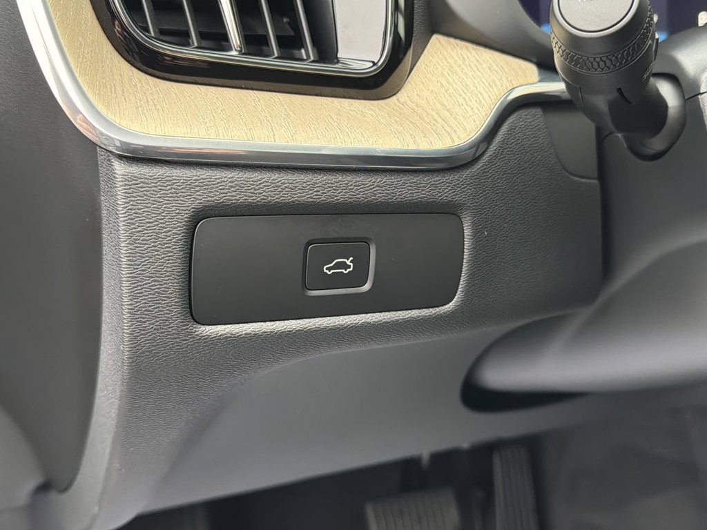 New 2026 Volvo XC60 B5 Plus w/ Climate Package AWD/4WD image 17