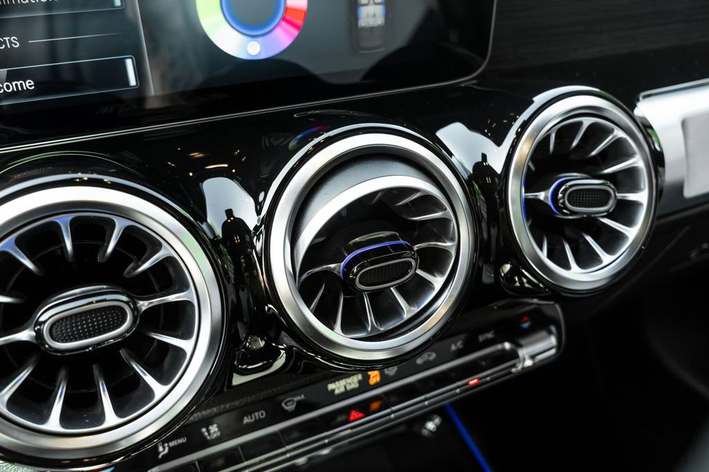 Used 2022 Mercedes-Benz GLB 35 AMG 4MATIC image 8