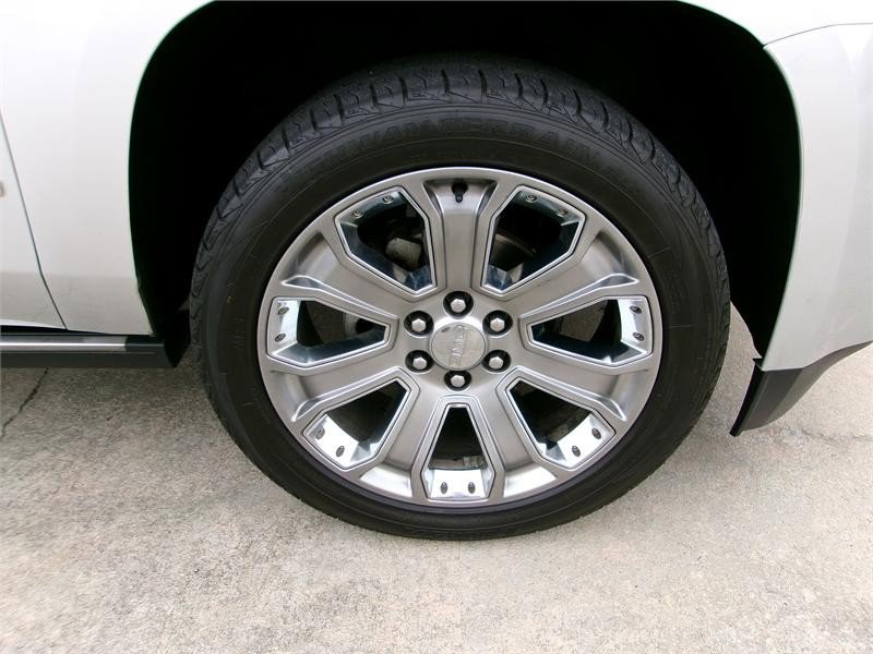 Used 2017 GMC Yukon Denali image 12