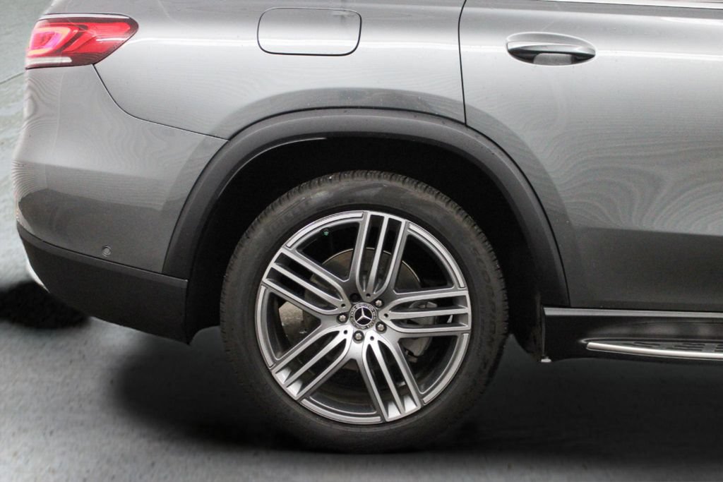 Used 2023 Mercedes-Benz GLS 450 4MATIC image 12