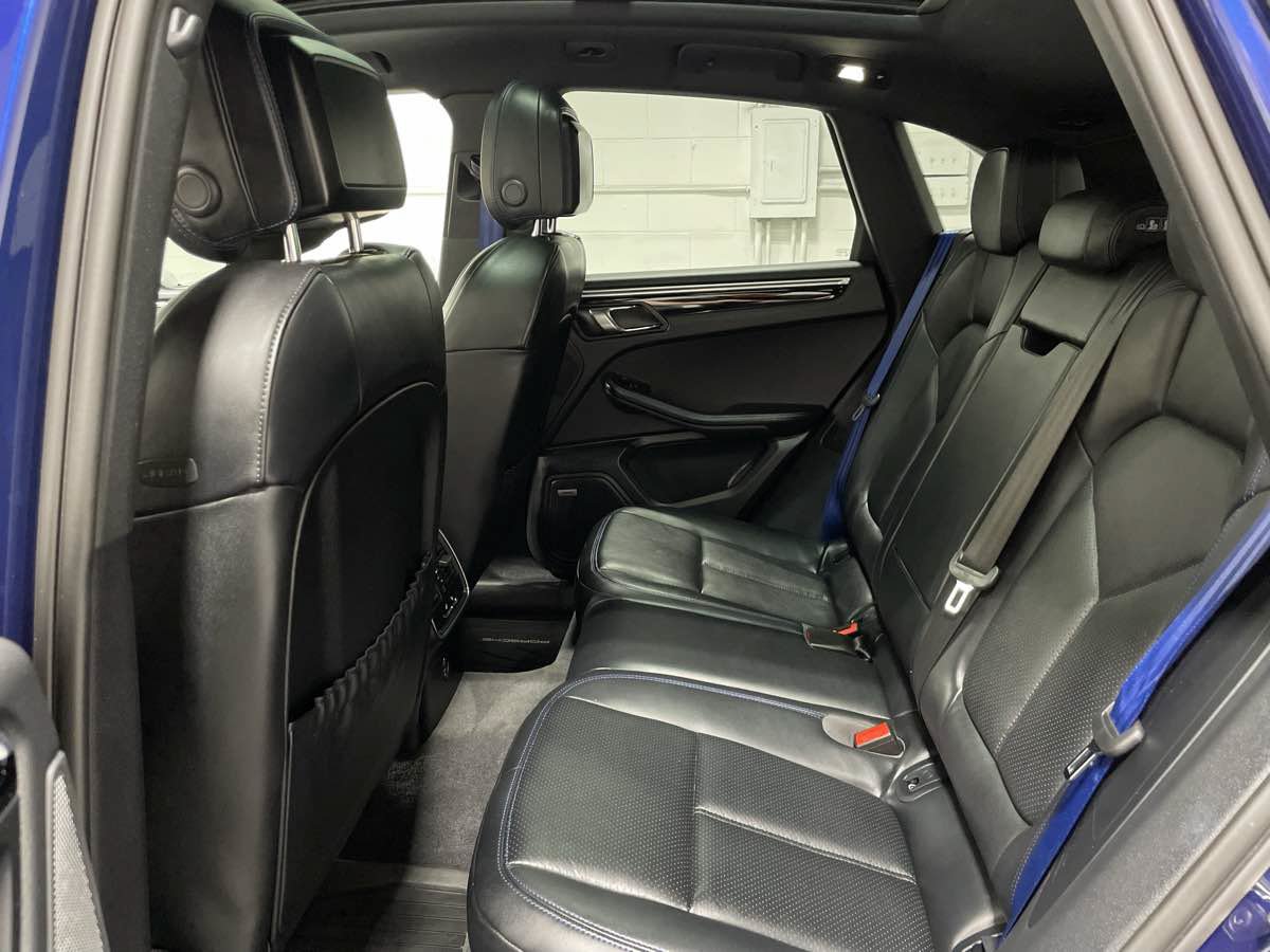 Used 2024 Porsche Macan Turbo w/ Premium Plus Package AWD/4WD image 17