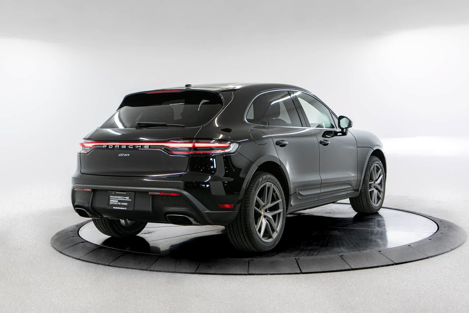 Certified 2022 Porsche Macan AWD/4WD image 7