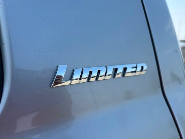 Used 2019 Toyota Tundra Limited w/ Limited Premium Package AWD/4WD image 11