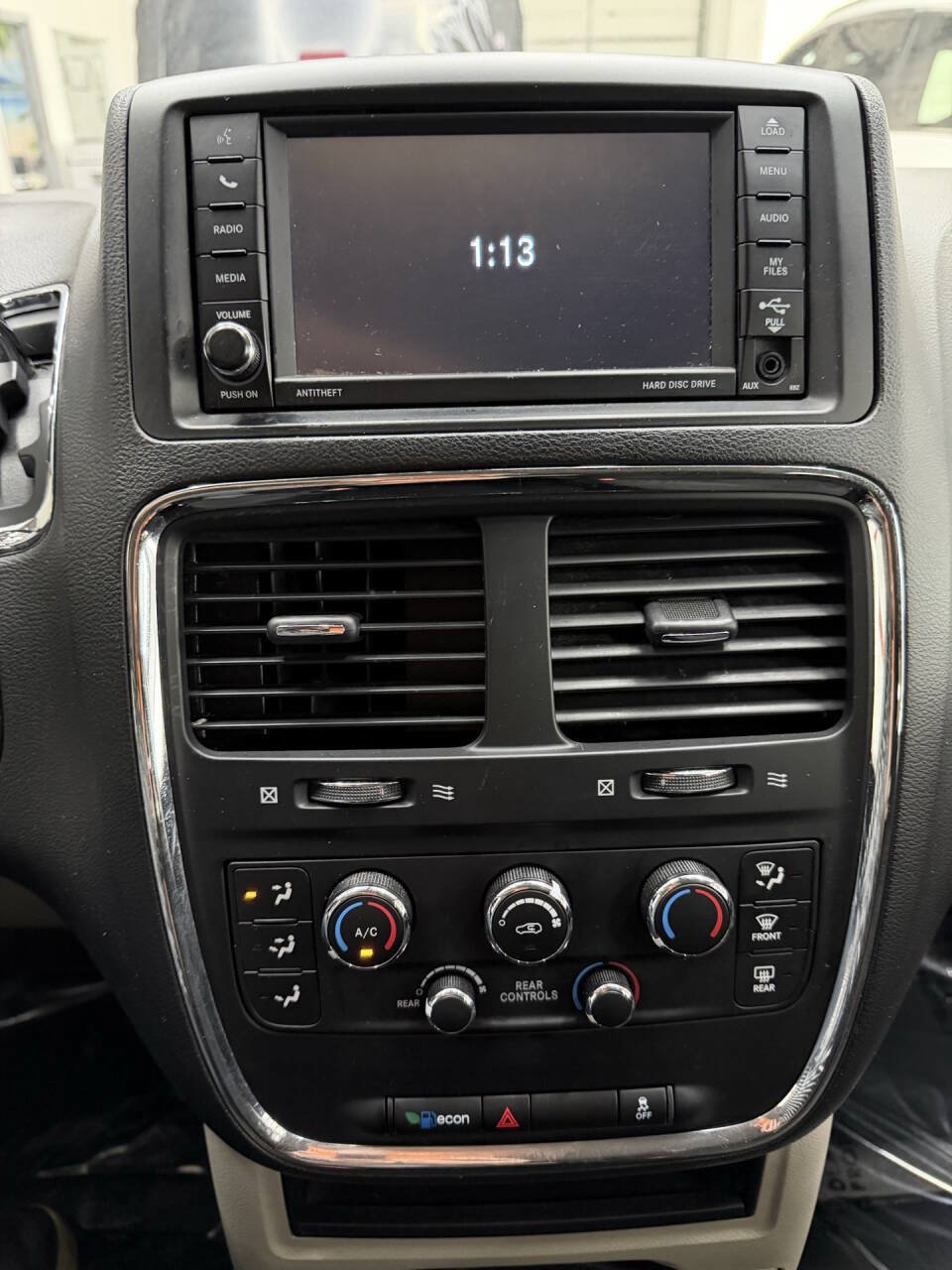 Used 2018 Dodge Grand Caravan SE FWD image 27