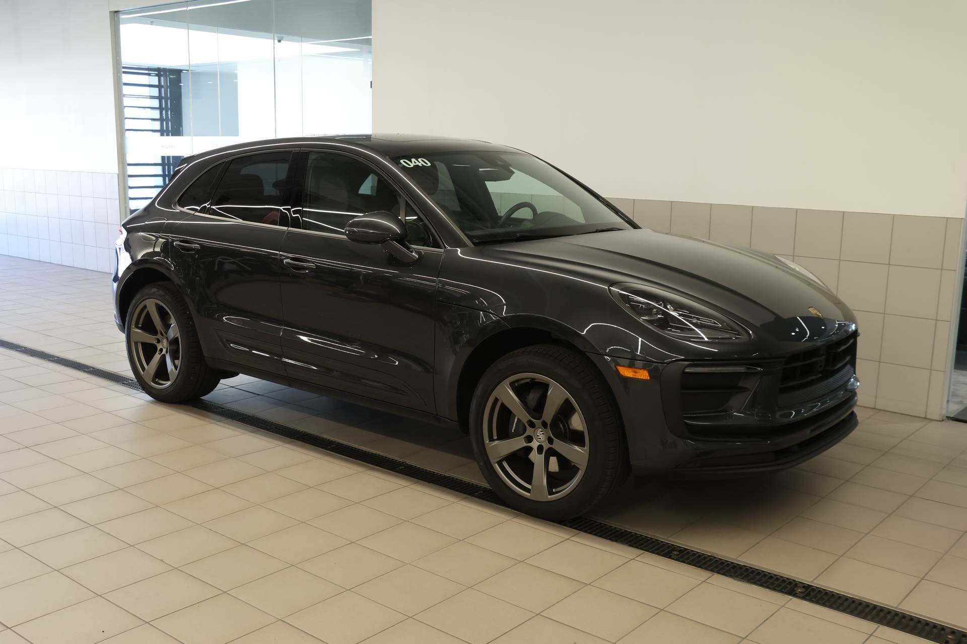 Used 2025 Porsche Macan image 17