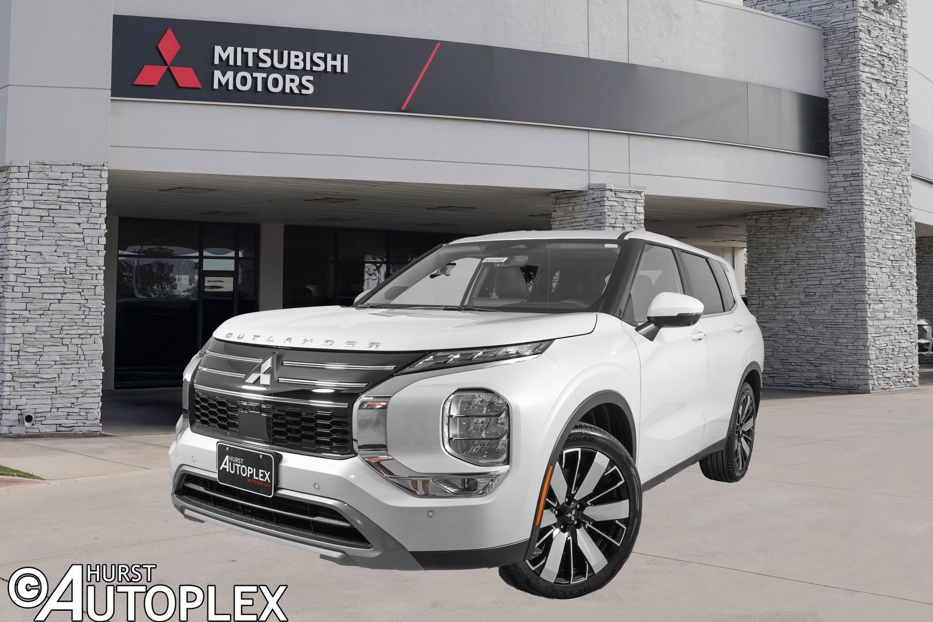 New 2026 Mitsubishi Outlander SE FWD image 1