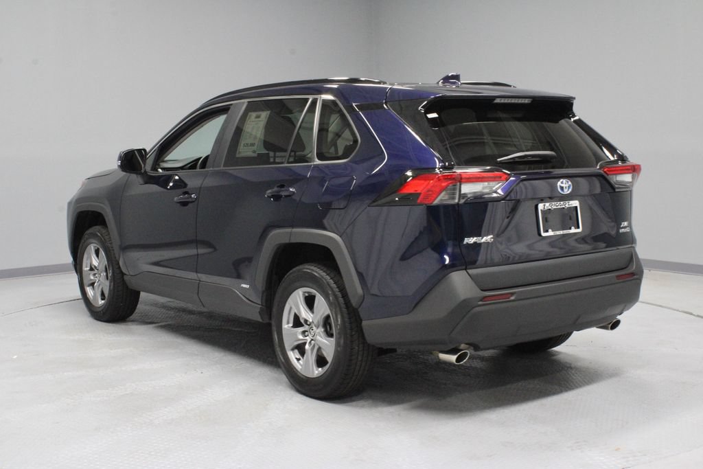Used 2022 Toyota RAV4 XLE AWD/4WD image 8