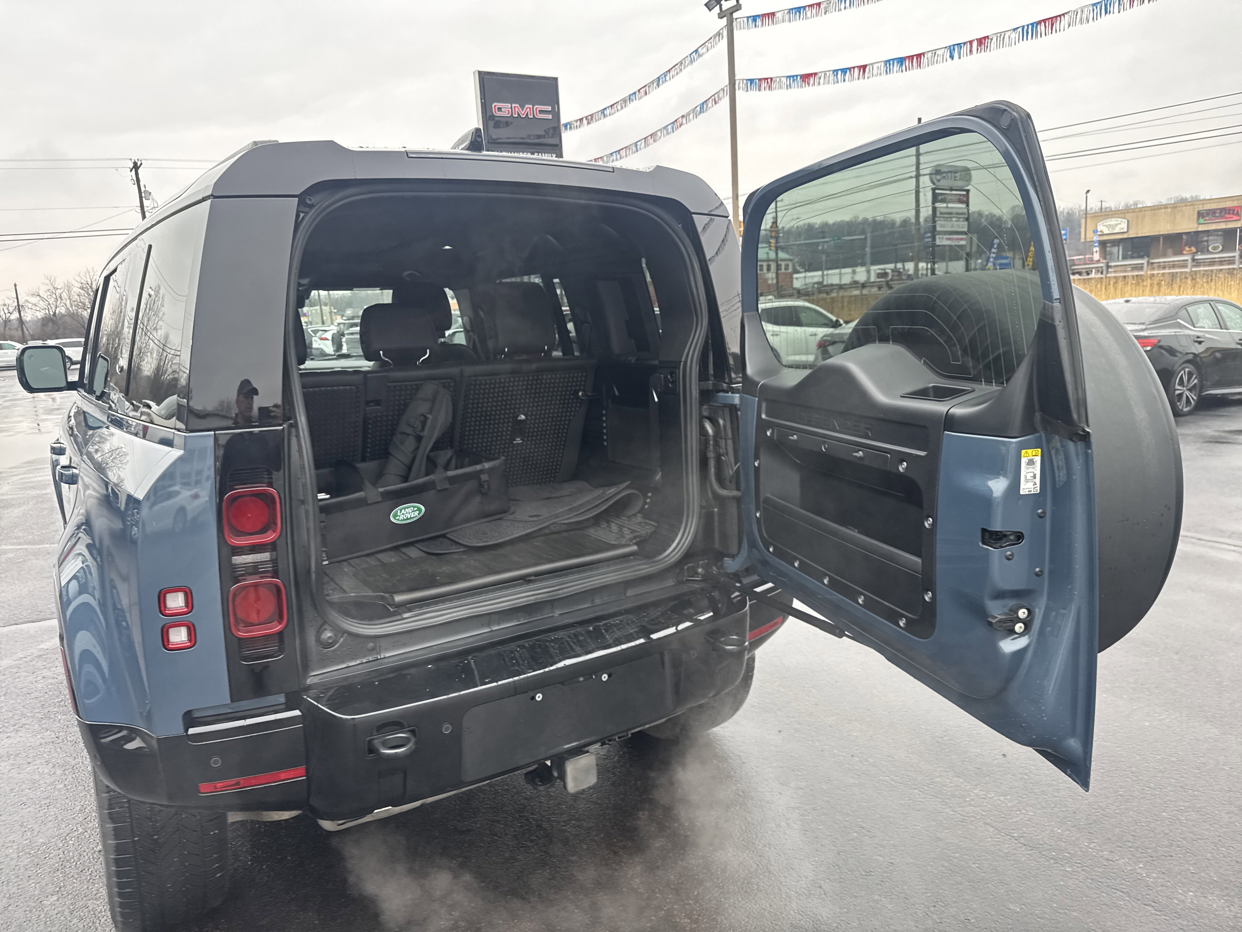 Used 2024 Land Rover Defender 110 X-Dynamic SE video 5