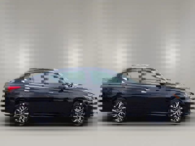 Used 2025 Nissan Altima 2.5 SV image 4