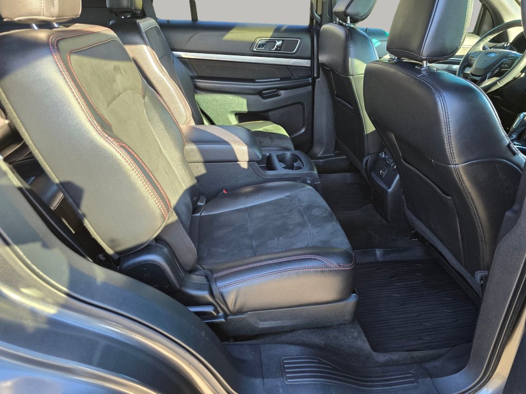 Used 2018 Ford Explorer XLT w/ XLT Appearance Package AWD/4WD image 27