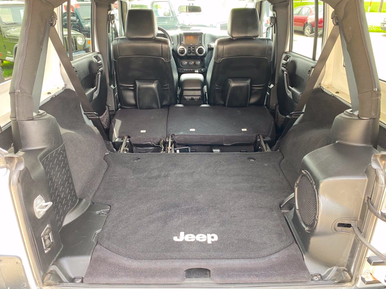 Used 2012 Jeep Wrangler Unlimited Sahara w/ Dual Top Group AWD/4WD image 22