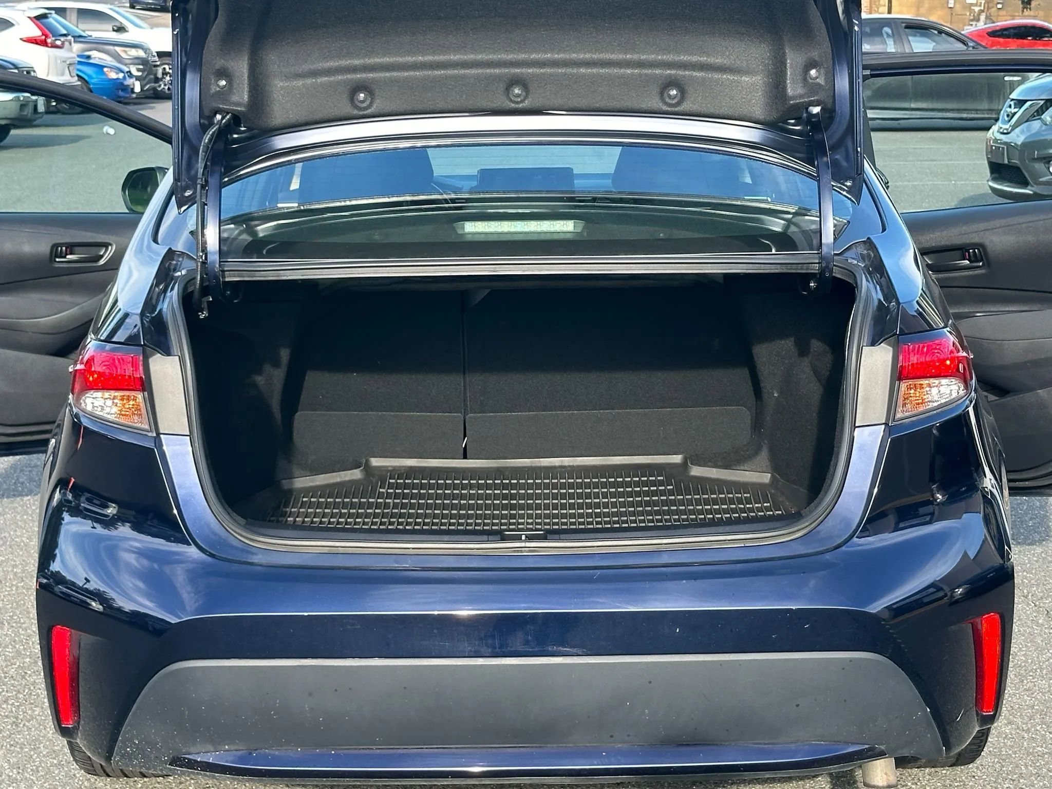 Used 2022 Toyota Corolla LE image 18