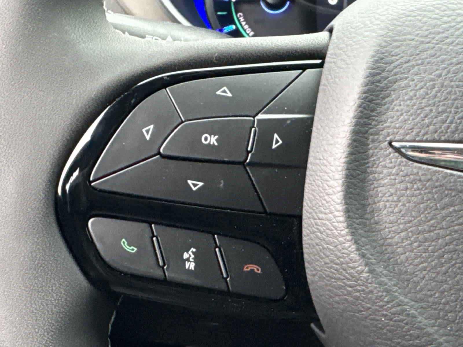 Used 2023 Chrysler Pacifica Limited w/ Uconnect Theater Family Group image 22