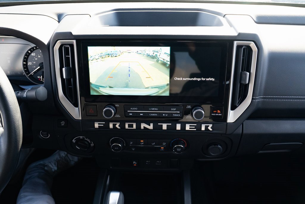 Used 2025 Nissan Frontier SV image 15