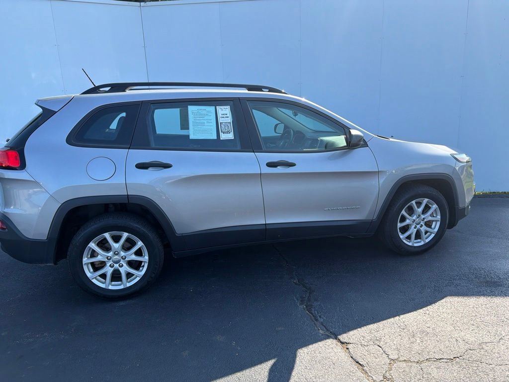 Used 2016 Jeep Cherokee Sport w/ Cold Weather Group FWD image 3