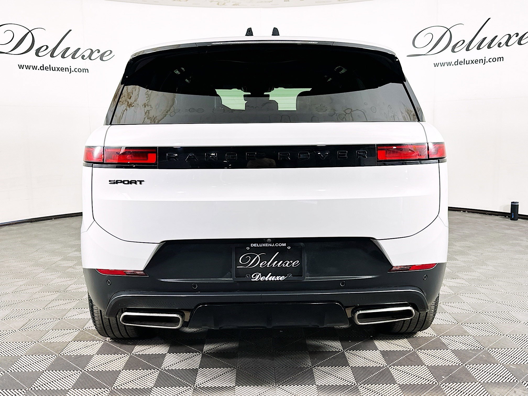 Used 2025 Land Rover Range Rover Sport SE AWD/4WD image 5
