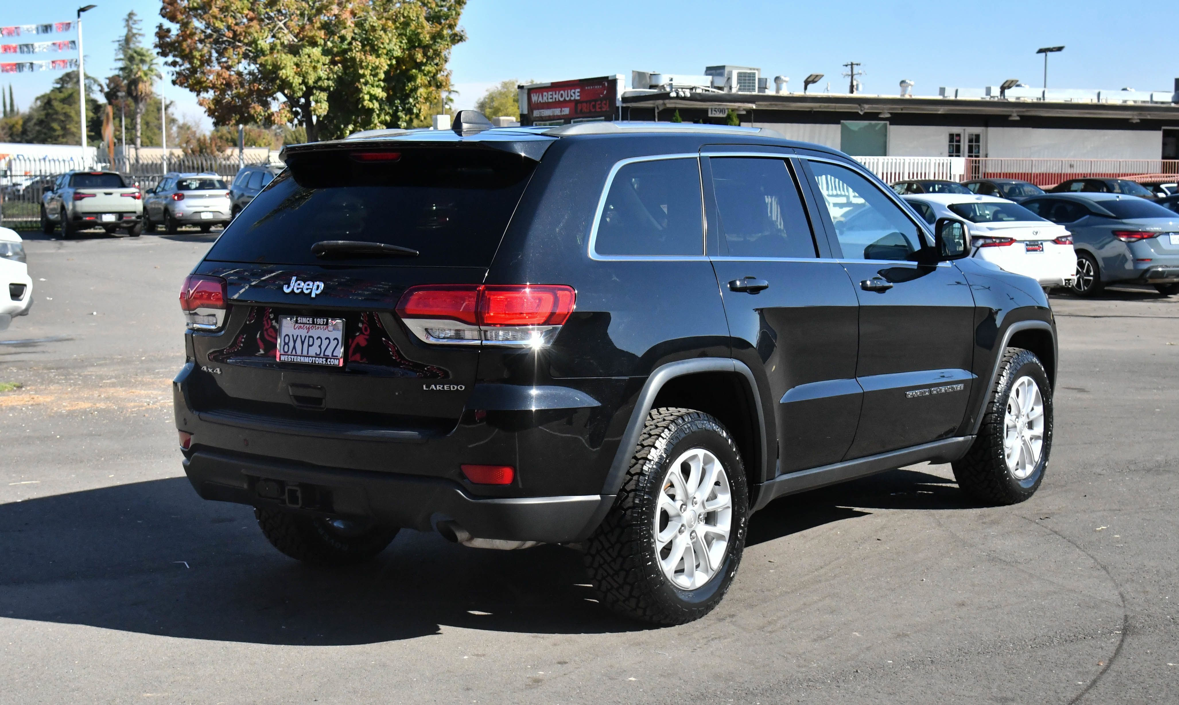 Used 2021 Jeep Grand Cherokee Laredo image 8