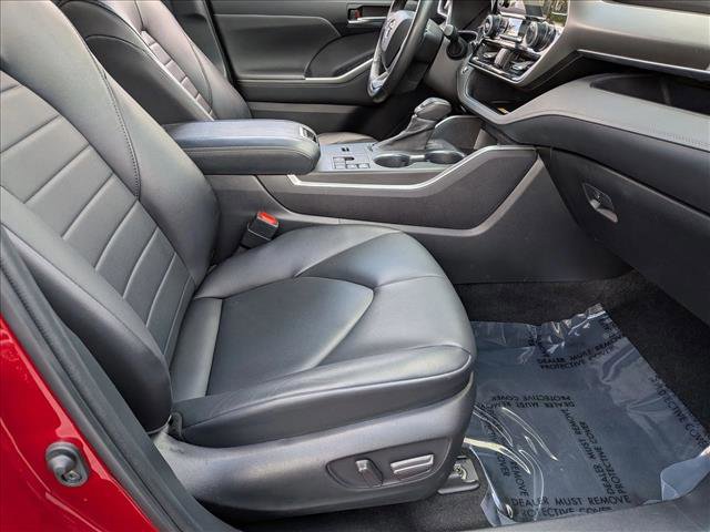Used 2023 Toyota Highlander XLE FWD image 21