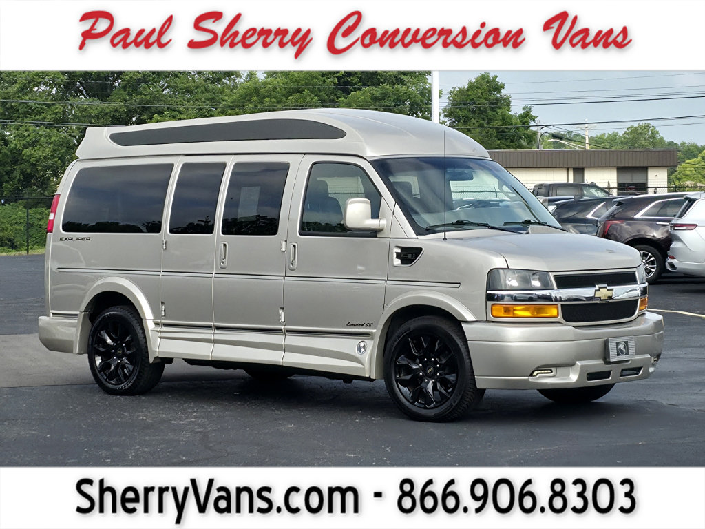 Used 2023 Chevrolet Express 2500 RWD image 1