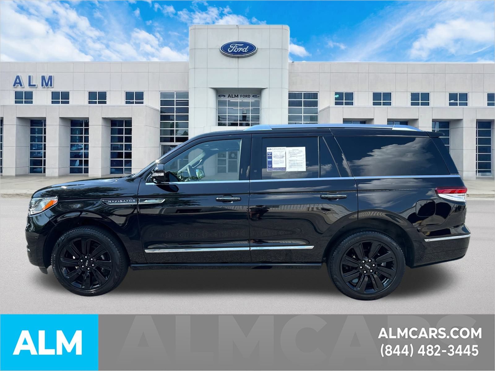 Used 2024 Lincoln Navigator Reserve w/ Monochromatic Package image 10