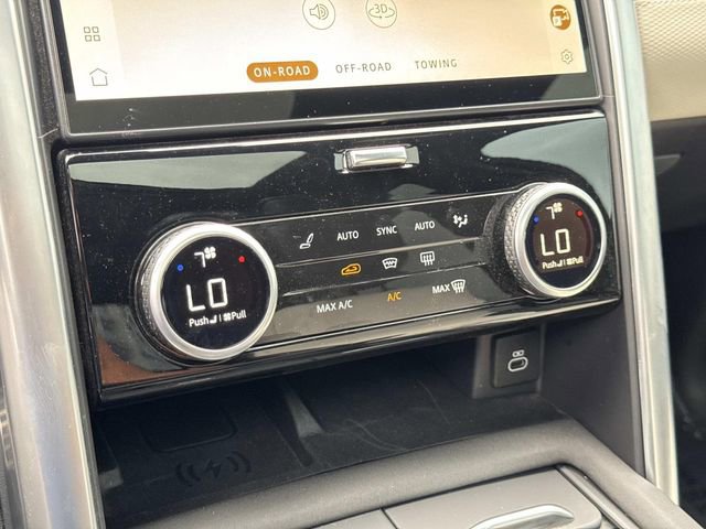 Used 2023 Land Rover Discovery Metropolitan Edition image 18
