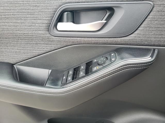 Used 2023 Nissan Rogue SV image 28