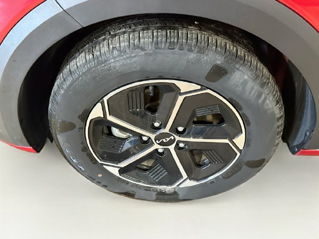 Certified 2025 Kia Niro EX w/ EX Cold Weather Package FWD image 31