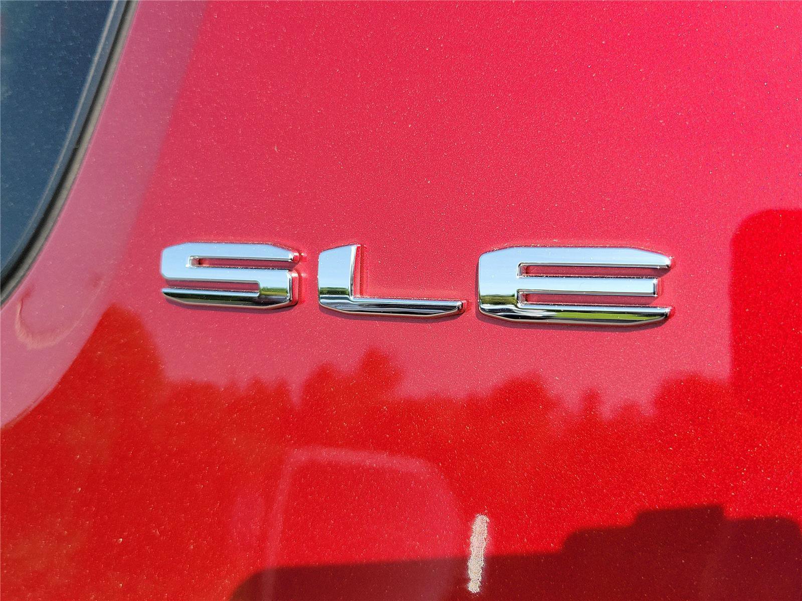Used 2021 GMC Acadia SLE w/ Driver Convenience Package FWD image 8