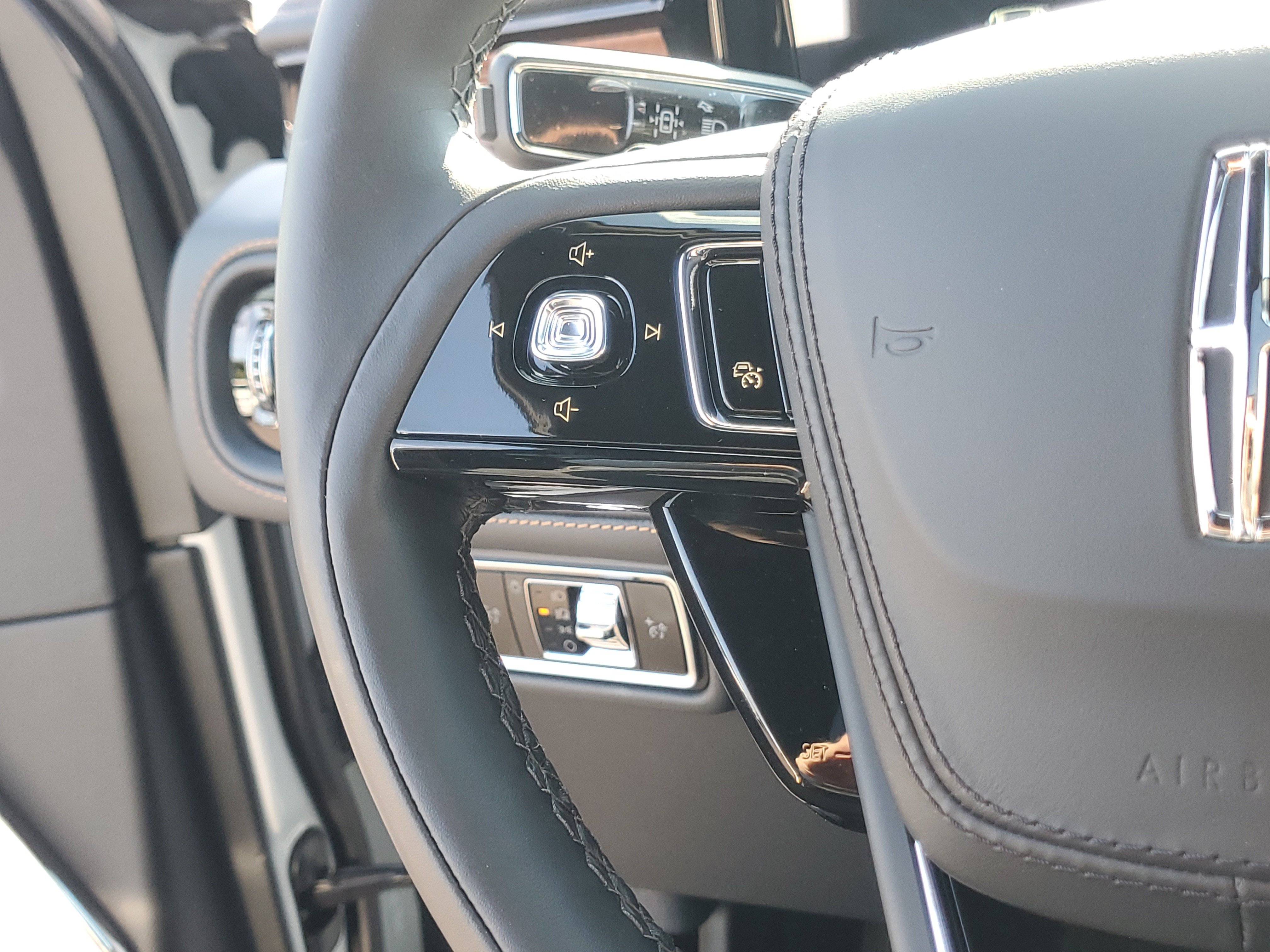 New 2027 Lincoln Aviator Black Label w/ Black Label Special Edition AWD/4WD image 16