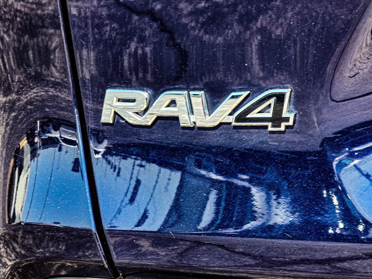 Used 2024 Toyota RAV4 XLE AWD/4WD image 7