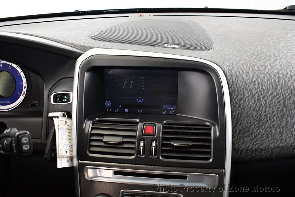 Used 2012 Volvo XC60 T6 R-Design image 25