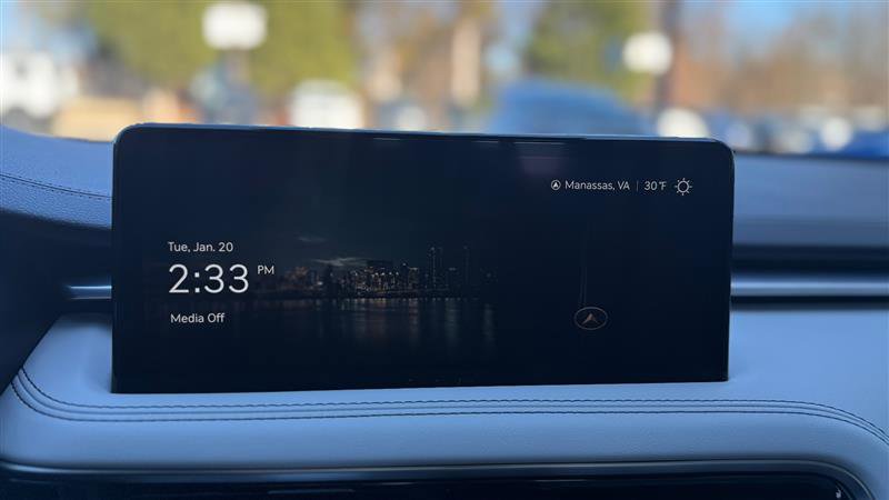 Used 2025 Genesis G70 2.5T image 31