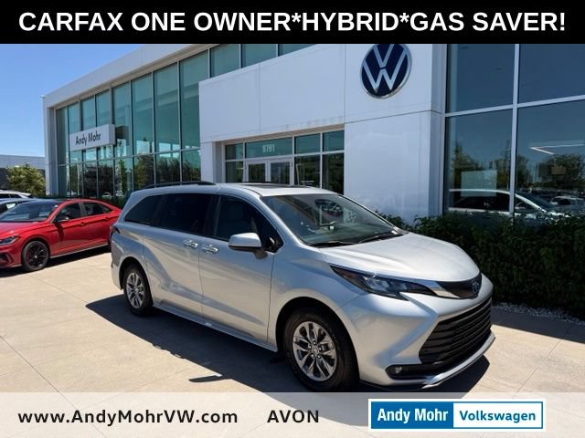 Used 2025 Toyota Sienna XLE FWD image 1
