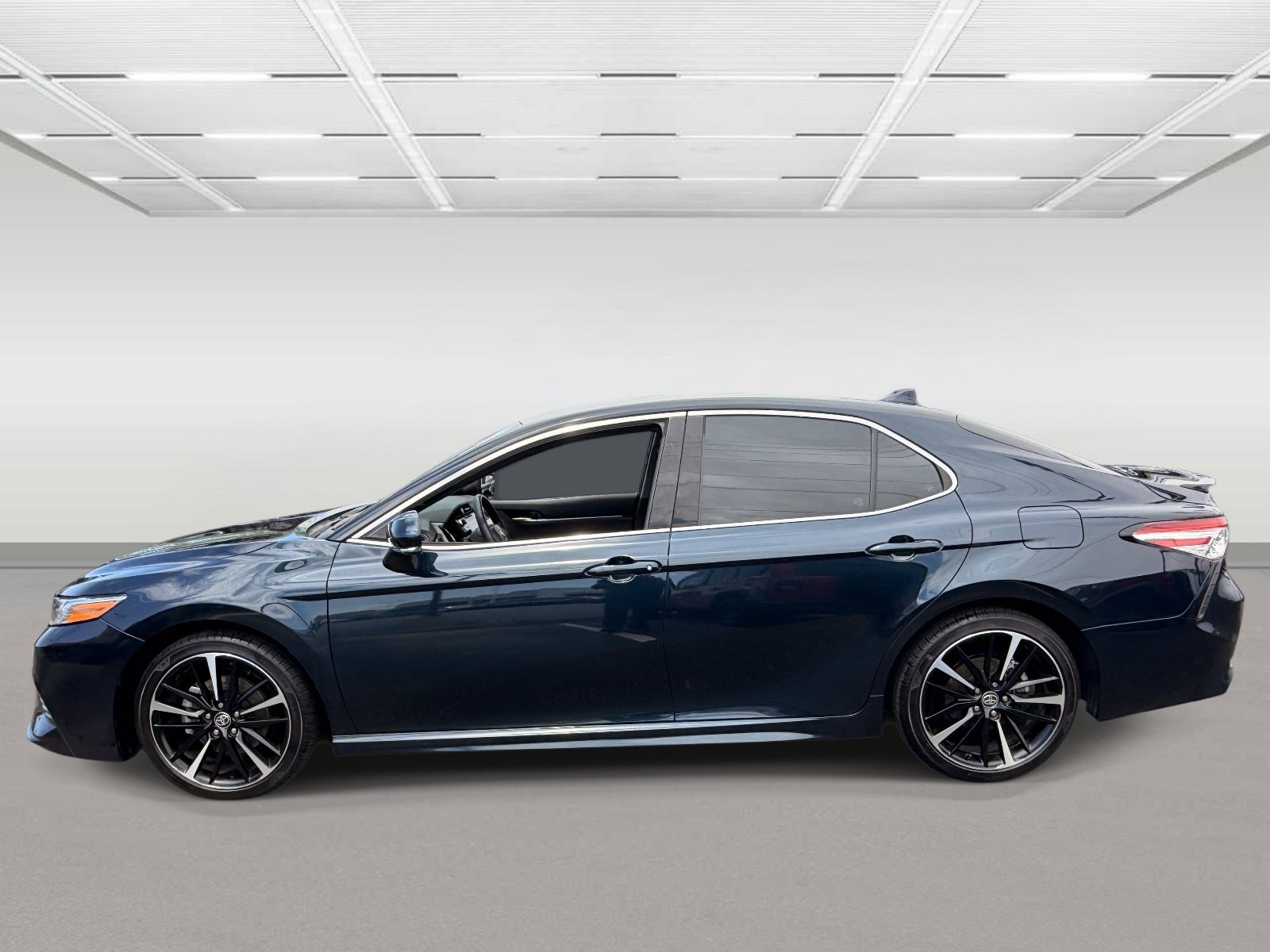 Used 2020 Toyota Camry XSE w/ Carpet Mat Package FWD image 2